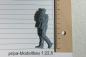 Preview: Figur Mann mit Kind auf dem Arm - unbemalt - 1 : 22,5
