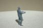 Preview: Figur Mann mit Tablett - unbemalt - 1 : 32