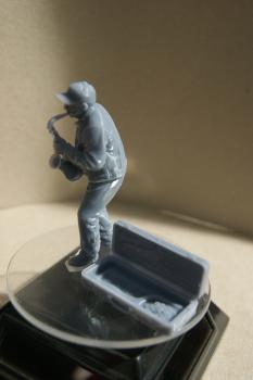 Figur Straßenmusikant mit Saxophon - unbemalt