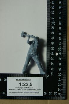 Preview: Figur Bauarbeiterin mit schwingendem Abbruchhammer - unbemalt