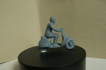 Preview: Figur Rollerfahrer - unbemalt