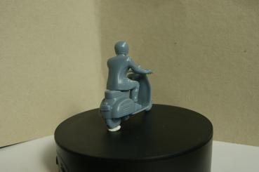 Preview: Figur Rollerfahrer - unbemalt