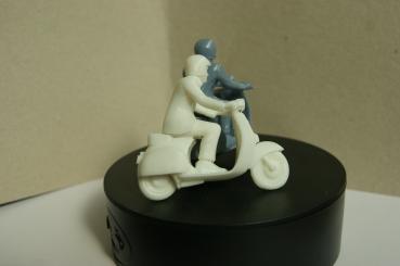 Figur Rollerfahrer - unbemalt