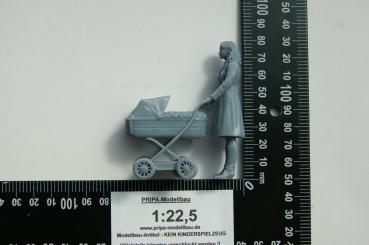 Preview: Figur Frau mit Kinderwagen im Kleid - unbemalt