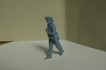 Preview: Figur Polizistin gehend - unbemalt