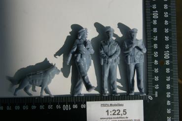 Preview: Figur Polizist stehend - unbemalt