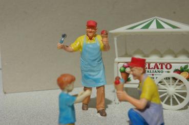 Figur Eisverkäufer gehend - unbemalt