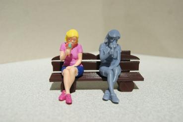Figur Frau mit Eis - bemalt