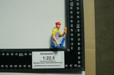 Figur Eisverkäufer kniend - bemalt
