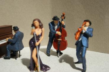 Figur Kontrabassspieler - unbemalt
