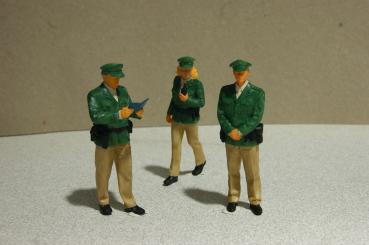 Preview: Figur Polizist stehend - bemalt - 1 : 22,5