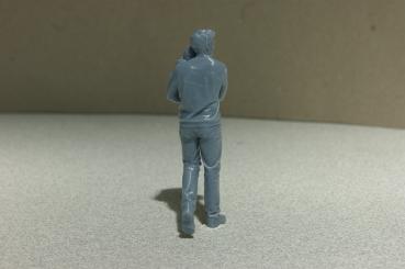 Preview: Figur Mann mit Kind auf dem Arm - unbemalt - 1 : 22,5