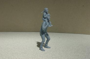 Preview: Figure of a child – unpainted - 1 : 22,5