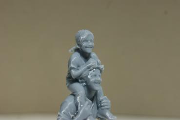 Figure of a child – unpainted - 1 : 22,5