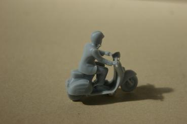 Preview: Figur Rollerfahrer - unbemalt - 1 : 32