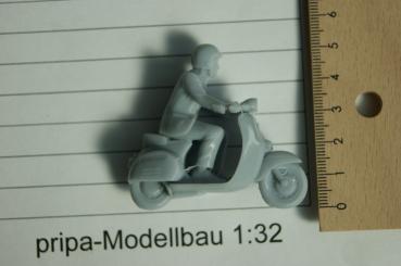 Preview: Figur Rollerfahrer - unbemalt - 1 : 32