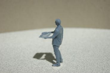 Preview: Figur Mann mit Tablett - unbemalt - 1 : 32