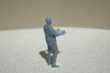 Preview: Figur Mann mit Tablett - unbemalt - 1 : 32