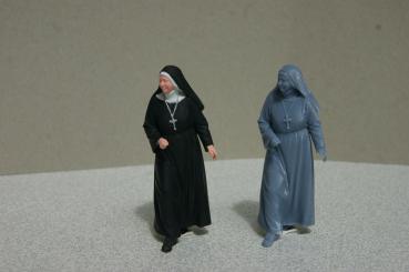Figur Schwester Hilde - unbemalt - 1 : 22,5
