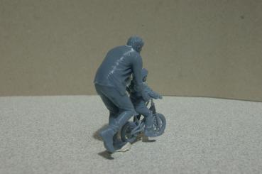 Figur Mann mit Kind auf dem Fahrrad - unbemalt - 1 : 22,5