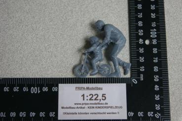 Figur Mann mit Kind auf dem Fahrrad - unbemalt - 1 : 22,5
