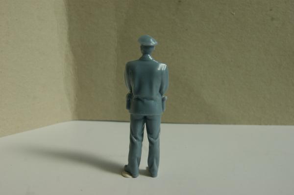 Figur Polizist stehend - unbemalt