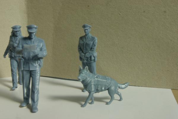 Police dog figurine – unpainted