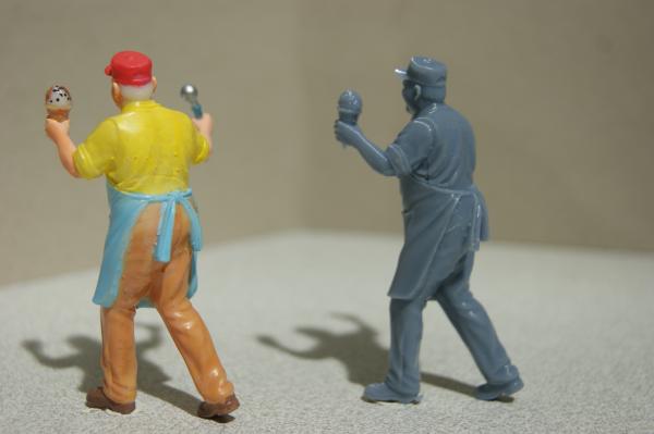 Figur Eisverkäufer gehend - unbemalt