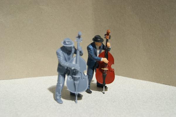 Figur Kontrabassspieler - unbemalt - 1 : 22,5