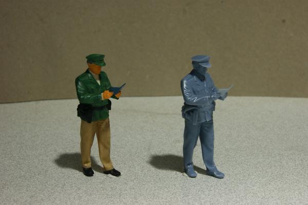 Figur Polizist kontrolle - bemalt - 1 : 22,5