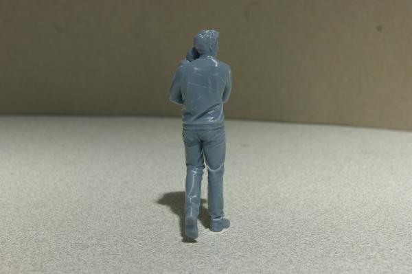 Figur Mann mit Kind auf dem Arm - unbemalt - 1 : 22,5