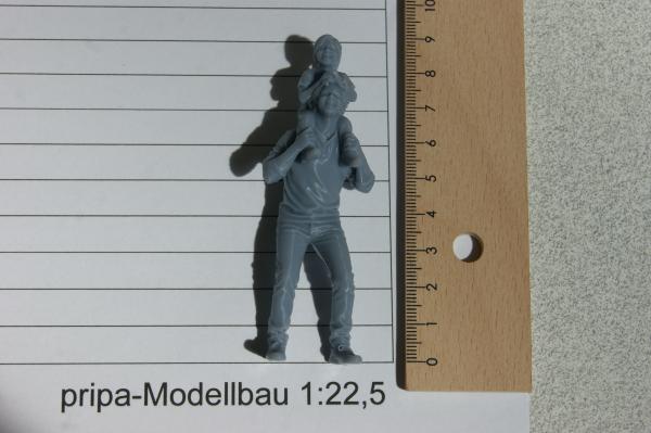 Figure of a child – unpainted - 1 : 22,5