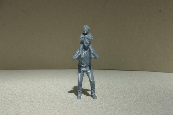 Figure of a child – unpainted - 1 : 22,5