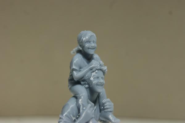 Figure of a child – unpainted - 1 : 22,5