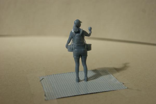 Figur Bauchladenverkäuferin Eis - unbemalt - 1 : 32