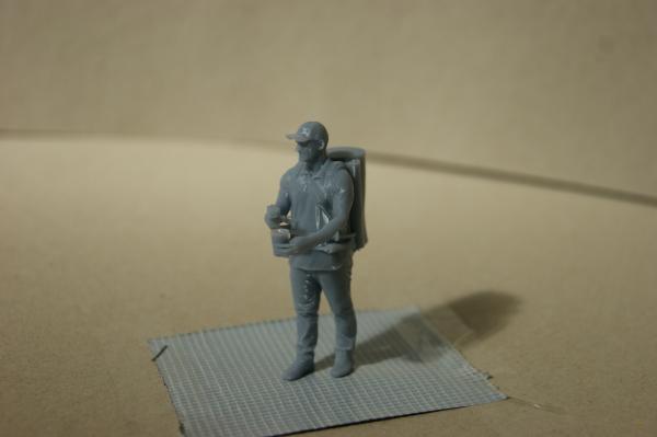 Figur Getränke-Verkäufer - unbemalt - 1 : 32