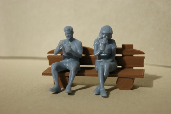 Figur Pärchen mit Eis - unbemalt - 1 : 32