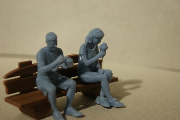 Figur Pärchen mit Eis - unbemalt - 1 : 32