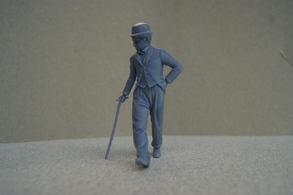 Figur Charly-Imitator - bemalt - 1 : 22,5