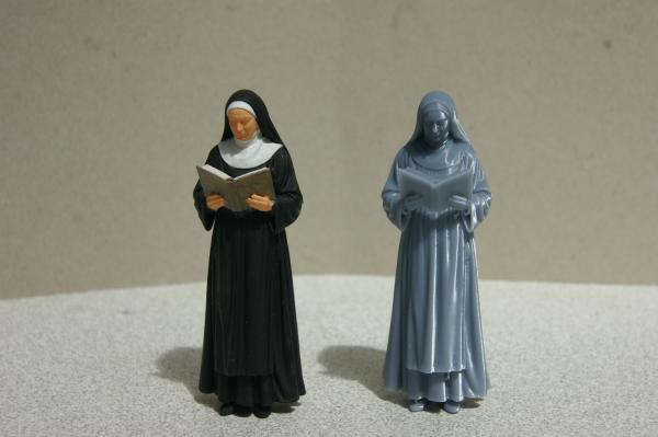 Figur Schwester Hanna - bemalt - 1 : 22,5