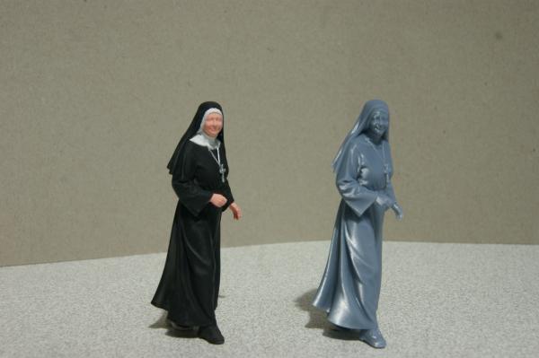 Figur Schwester Hilde - bemalt - 1 : 22,5