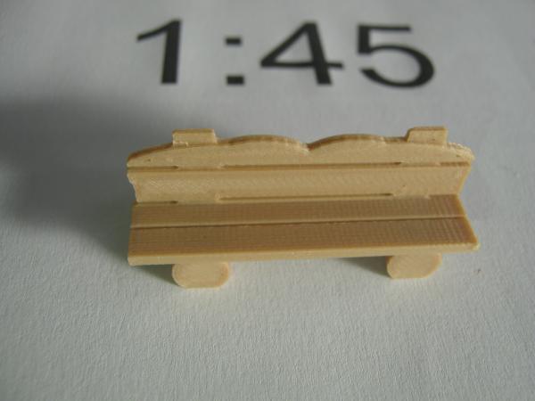 rustikale Holzbank 1:45
